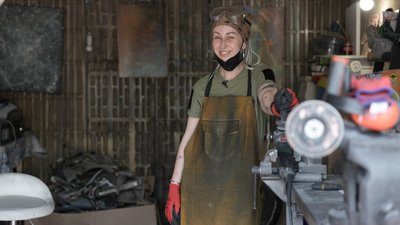 Війна, люди, прикраси, Дніпро
