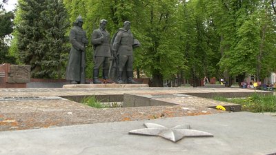 Демонтувати скульптури більшовиків на Меморіалі Слави: звернення до вінницької мерії