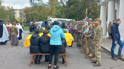 У Полтаві прощаються із чотирма військовими, які загинули на війні У Полтаві прощаються із чотирма військовими, які загинули на війні