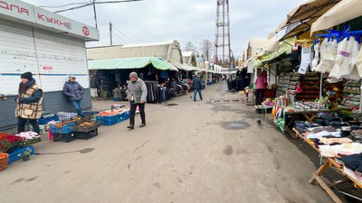 Як працює Центральний ринок у Чернігові: комісія продовжила заборону, продавці працюють