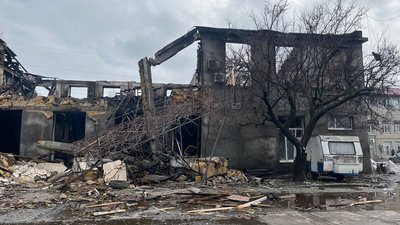 "Черговий акт агресії": в Одесі через падіння дрона зруйнувало будівлю. ФОТО