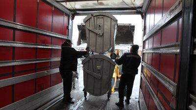 Із Вінниці до Херсону доставили ще 50 сміттєвих баків