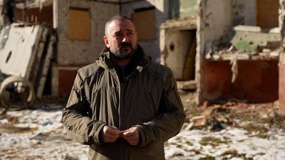 Будинок на Чорновола у Чернігові, який зазнав авіаудару: коли завершать ремонтні роботи Будинок на Чорновола у Чернігові, який зазнав авіаудару: коли завершать ремонтні роботи