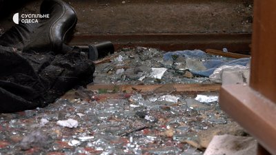 Вигляд із середини: будинок в Одесі, куди влучили уламки дрона Вигляд із середини: будинок в Одесі, куди влучили уламки дрона