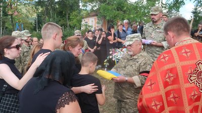 Прощання з полеглим на війні Михайлом Козаком Прощання з полеглим на війні Михайлом Козаком