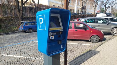 В Ужгороді діють 155 паркомісць на трьох локаціях В Ужгороді діють 155 паркомісць на трьох локаціях