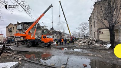 Росіяни завдали ракетного удару по Покровській громаді: є загиблий, людей шукають під завалами Росіяни завдали ракетного удару по Покровській громаді: є загиблий, людей шукають під завалами