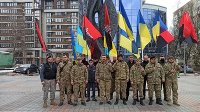 У Тернополі відбувся автопробіг до Дня українського добровольця У Тернополі відбувся автопробіг до Дня українського добровольця