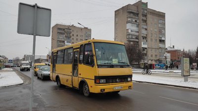 У місті на Волині підняли вартість проїзду: позиція перевізників, містян та влади У місті на Волині підняли вартість проїзду: позиція перевізників, містян та влади