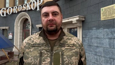 У Запоріжжі відкрили пам'ятну дошку на честь встановлення тризуба на шпилі У Запоріжжі відкрили пам'ятну дошку на честь встановлення тризуба на шпилі