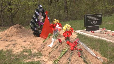 На Коропщині поховали останки невідомих солдатів, які три роки пролежали у райвідділі поліції