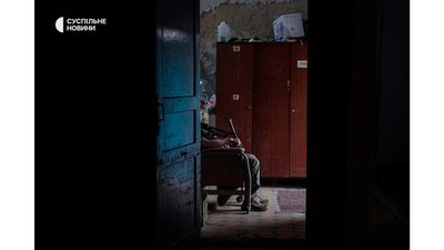 "Медикам нити не можна. В окопах ще гірше" — історії лікарів Донбасу