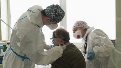 "Робота зараз напружена". Як працюють франківські інтерни у відділеннях з хворими на COVID-19 "Робота зараз напружена". Як працюють франківські інтерни у відділеннях з хворими на COVID-19