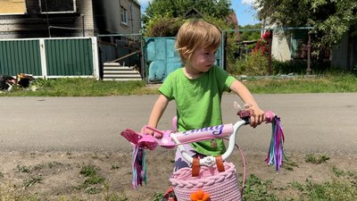 Жителька селища Біленьке із дітьми