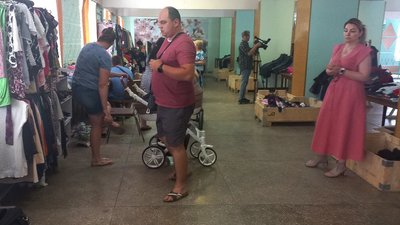 У Сумах відкрився благодійний "магазин" У Сумах відкрився благодійний "магазин"