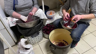 У громаді на Вінниччині військовослужбовцям готують заправки для борщу У громаді на Вінниччині військовослужбовцям готують заправки для борщу