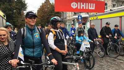 "Разом до перемоги": у Полтаві до Дня рятівника влаштували благодійний велопробіг