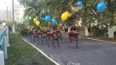 Школа на Харківському масиві у Києві Школа на Харківському масиві у Києві