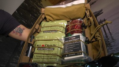 "Аптечки складаємо по протоколах": історія львів'ян, які допомагають ЗСУ "Аптечки складаємо по протоколах": історія львів'ян, які допомагають ЗСУ