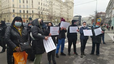 Харківську міськраду пікетують перед сесією: посилили охорону Харківську міськраду пікетують перед сесією: посилили охорону