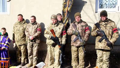 У громаді на Тернопільщині попрощалися із загиблим бійцем Василем Бабінцем У громаді на Тернопільщині попрощалися із загиблим бійцем Василем Бабінцем