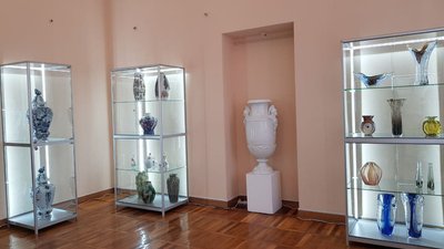 У херсонському музеї відкрилась виставка ваз