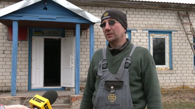 У селі на Чернігівщині волонтери з "Добробату" відновлюють клуб та 18 будинків, які були пошкоджені під час бойових дій У селі на Чернігівщині волонтери з "Добробату" відновлюють клуб та 18 будинків, які були пошкоджені під час бойових дій