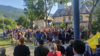 Прощання з полеглим на війні Михайлом Андращуком Прощання з полеглим на війні Михайлом Андращуком