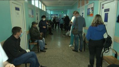 Десятки травмованих, проблеми з транспортом та школярі на дистанційці. Ожеледиця у Сумах Десятки травмованих, проблеми з транспортом та школярі на дистанційці. Ожеледиця у Сумах