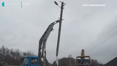 На Рівненщині через ДТП пів сотні будинків - без світла На Рівненщині через ДТП пів сотні будинків - без світла