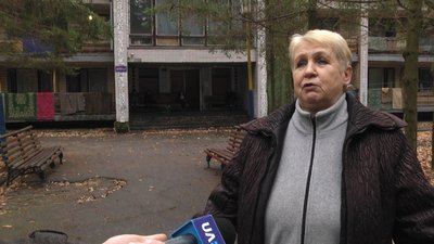 На Житомирщині понад 30 дітей-переселенців ходять близько п'яти кілометрів пішки через ліс до школи На Житомирщині понад 30 дітей-переселенців ходять близько п'яти кілометрів пішки через ліс до школи