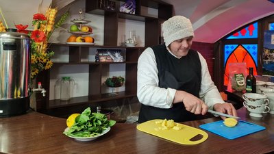 Житомирянин розробив рецепт вегетаріанського борщу із конопляною зеленню Житомирянин розробив рецепт вегетаріанського борщу із конопляною зеленню