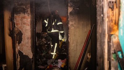 Рятувальники виявили, що квартира яка горіла, була захаращена сміттям, 23 серпня 2023, Хмельницький. Рятувальники виявили, що квартира яка горіла, була захаращена сміттям, 23 серпня 2023, Хмельницький.