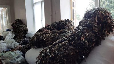 На фото готові маскувальні сітки. На фото готові маскувальні сітки.