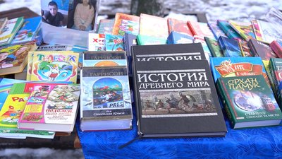 Книги, які продавали під час благодійного ярмарку Книги, які продавали під час благодійного ярмарку