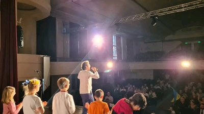 "За благодійні концерти ми привезли 5-6 тонн гуманітарної допомоги", – народні артисти України Назарій і Дмитро Яремчуки "За благодійні концерти ми привезли 5-6 тонн гуманітарної допомоги", – народні артисти України Назарій і Дмитро Яремчуки