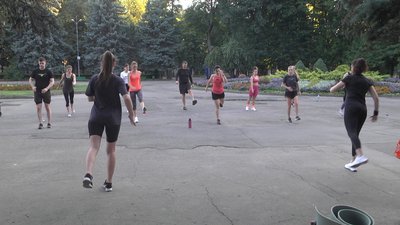 "Прокинься, Віннице": у міському парку проводять безкоштовну руханку для охочих