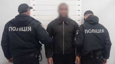 Пограбував працівницю візового центру: в Ужгороді поліція затримала підозрюваного іноземця