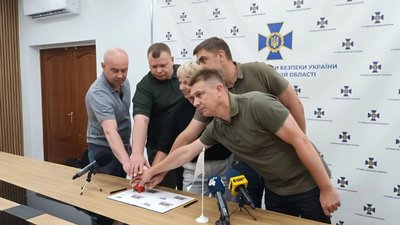 Під час погашення марки "Служба безпеки України" Під час погашення марки "Служба безпеки України"
