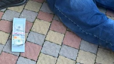 На Закарпатті очільника підприємства підозрюють в одержанні 20 000 доларів хабаря