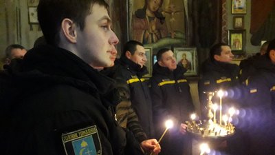 У Сумах попрощалися з Олександром Василенком — командиром гелікоптера, який розбився у Броварах У Сумах попрощалися з Олександром Василенком — командиром гелікоптера, який розбився у Броварах