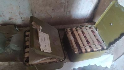 На Чернігівщині знайшли два сховки з покинутими російськими військами боєприпасами На Чернігівщині знайшли два сховки з покинутими російськими військами боєприпасами