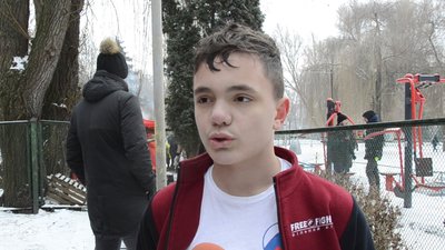 Близько 300 тернополян занурювалися у водойму в місцевому гідропарку Близько 300 тернополян занурювалися у водойму в місцевому гідропарку