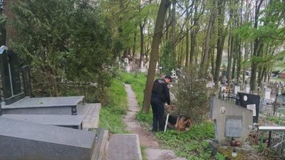 У Львові повідомили про замінування чотирьох кладовищ. Вибухівки не знайшли У Львові повідомили про замінування чотирьох кладовищ. Вибухівки не знайшли