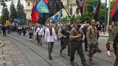 Свято Героїв. У Львові організували урочисту ходу Свято Героїв. У Львові організували урочисту ходу