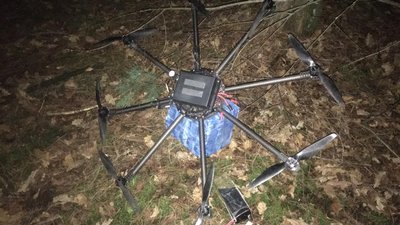 На Волині контрабандисти безпілотником переправляли цигарки до Польщі На Волині контрабандисти безпілотником переправляли цигарки до Польщі