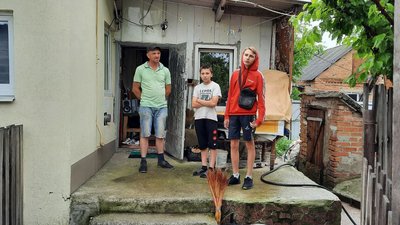 "Хочу, щоб здобули освіту та були щасливі". Кропивничанин сам виховує двох синів