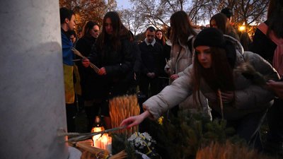 Українці в Угорщині та гості із Закарпаття вшанували пам'ять жертв Голодомору Українці в Угорщині та гості із Закарпаття вшанували пам'ять жертв Голодомору