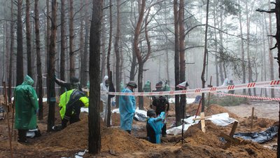 Катівні та безіменні могили: що знайшли в Ізюмі після звільнення міста від окупантів Катівні та безіменні могили: що знайшли в Ізюмі після звільнення міста від окупантів