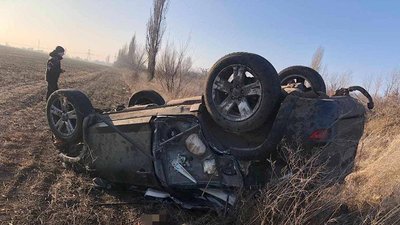 На Запоріжжі автомобіль злетів у кювет. Загинуло молоде подружжя